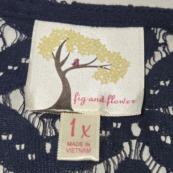 Fig & Flower Women's 1X Navy Blue Floral Embroidered Crochet V-Neck Blouse Top - Picture 2 of 10